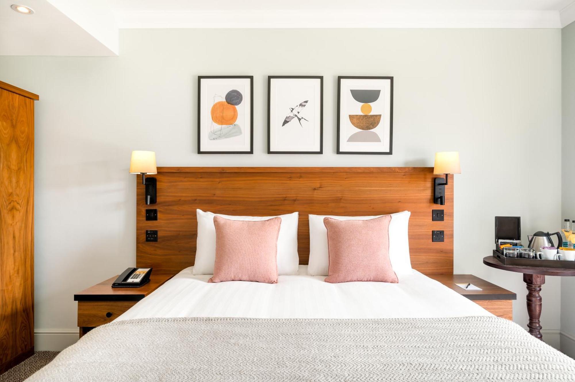 Voco Lythe Hill Hotel & Spa By Ihg Haslemere Exteriör bild