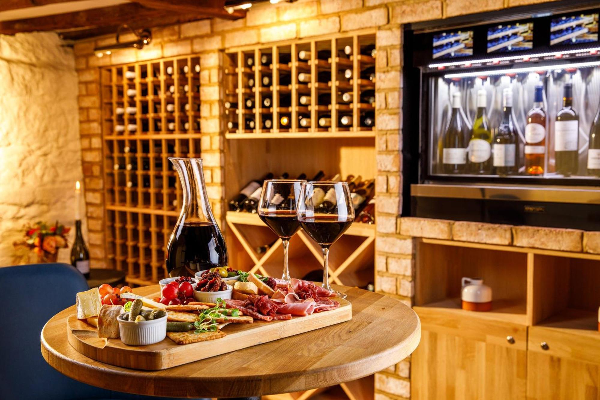 Voco Lythe Hill Hotel & Spa By Ihg Haslemere Exteriör bild
