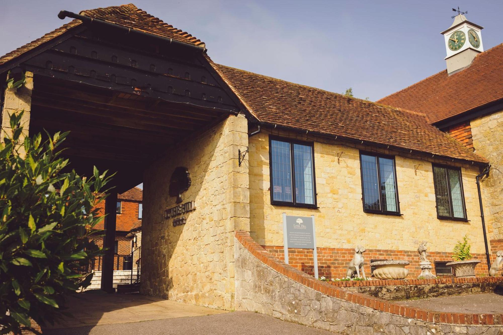 Voco Lythe Hill Hotel & Spa By Ihg Haslemere Exteriör bild