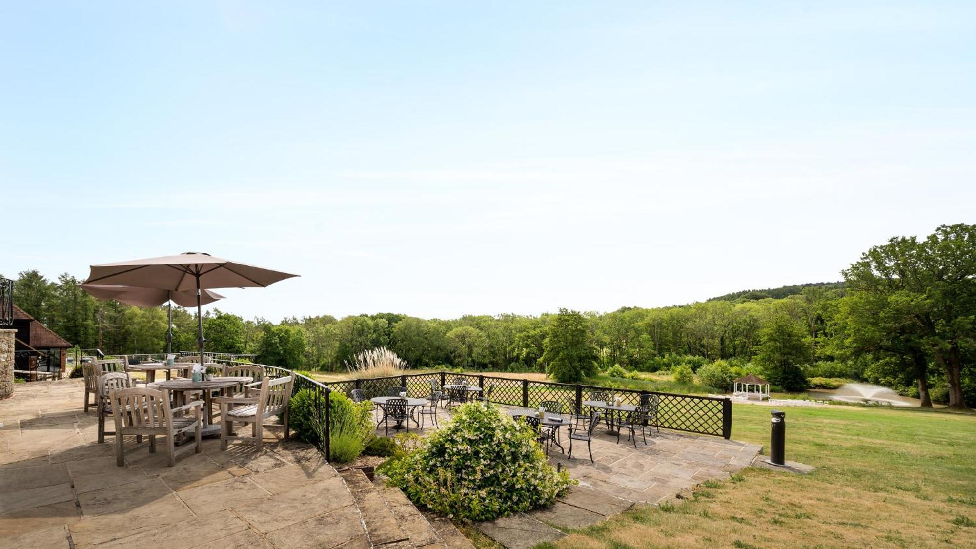 Voco Lythe Hill Hotel & Spa By Ihg Haslemere Exteriör bild