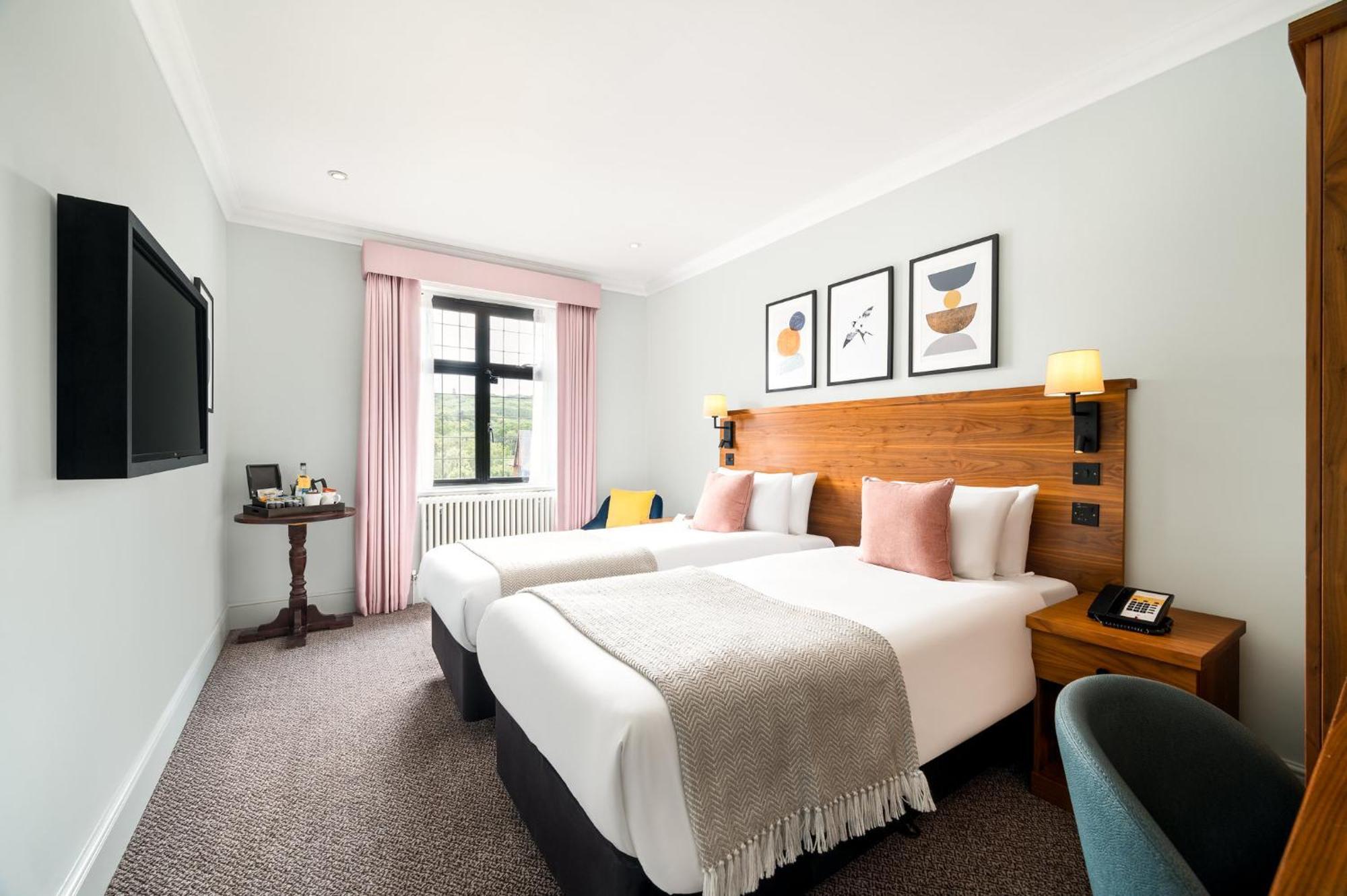 Voco Lythe Hill Hotel & Spa By Ihg Haslemere Exteriör bild