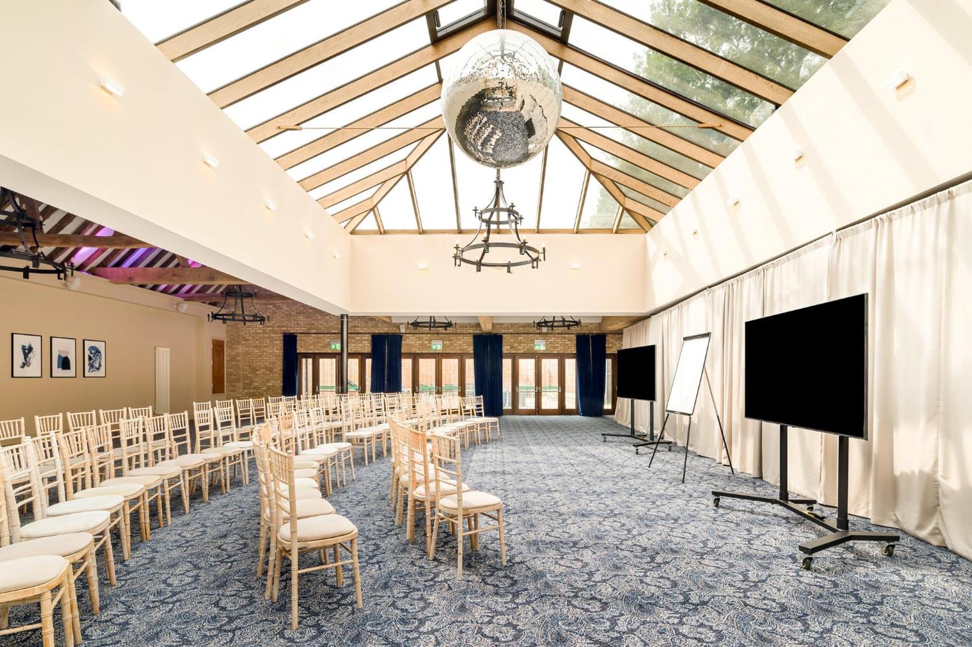 Voco Lythe Hill Hotel & Spa By Ihg Haslemere Exteriör bild