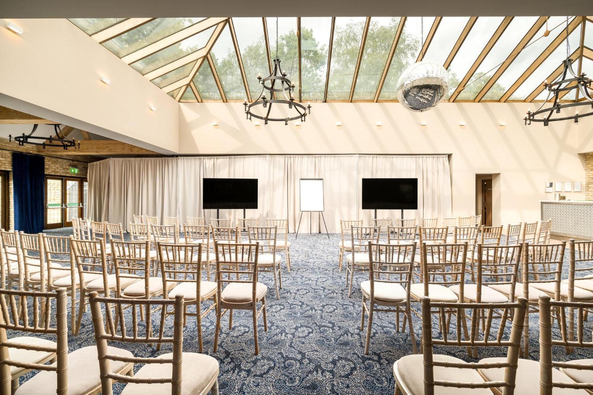 Voco Lythe Hill Hotel & Spa By Ihg Haslemere Exteriör bild