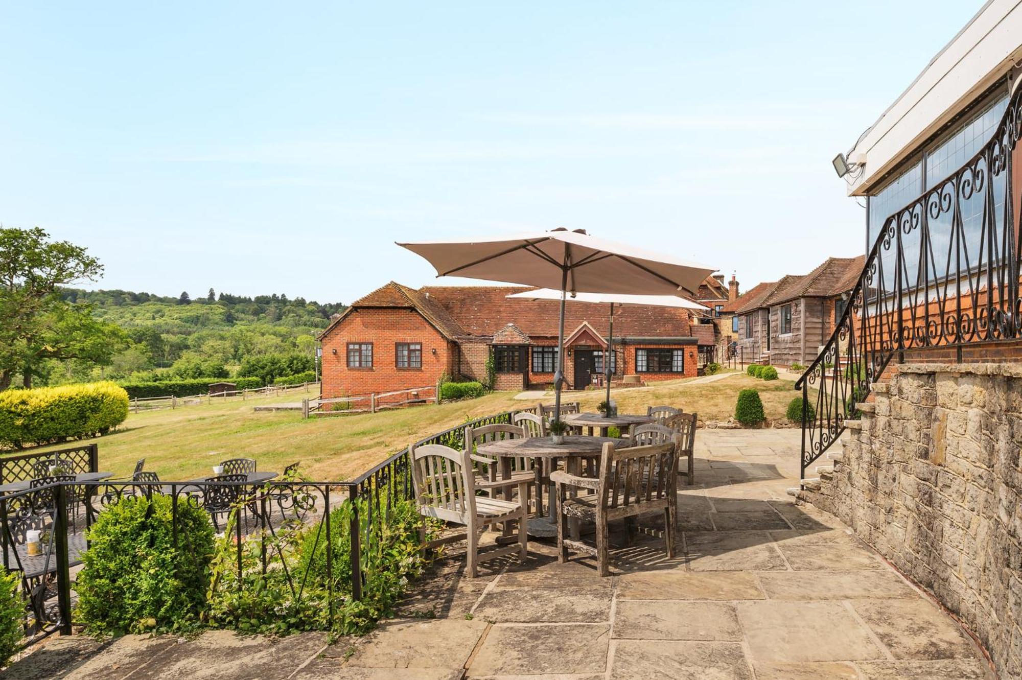 Voco Lythe Hill Hotel & Spa By Ihg Haslemere Exteriör bild