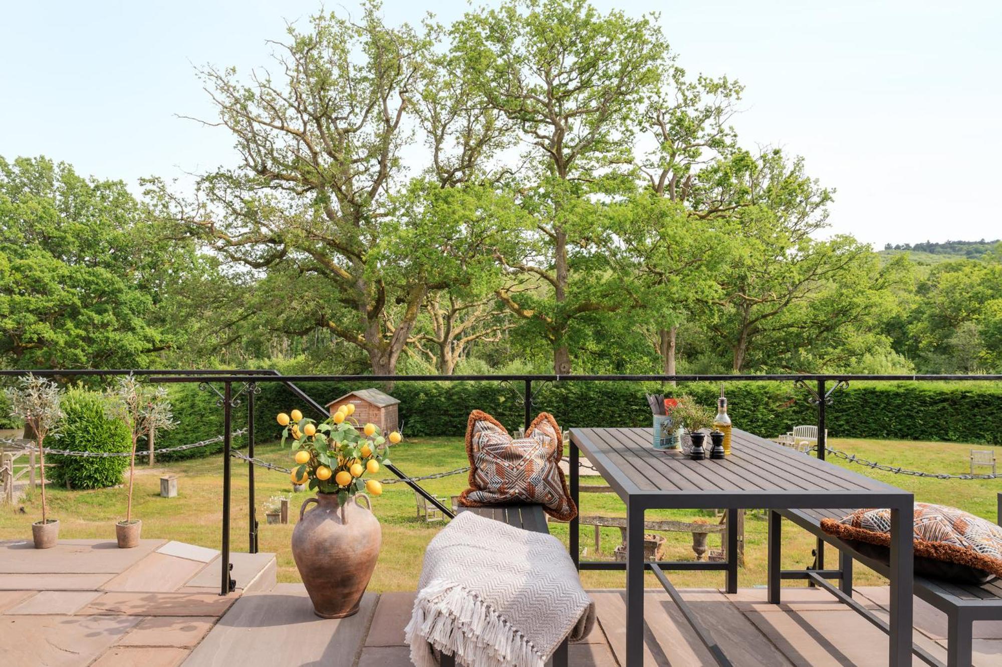 Voco Lythe Hill Hotel & Spa By Ihg Haslemere Exteriör bild