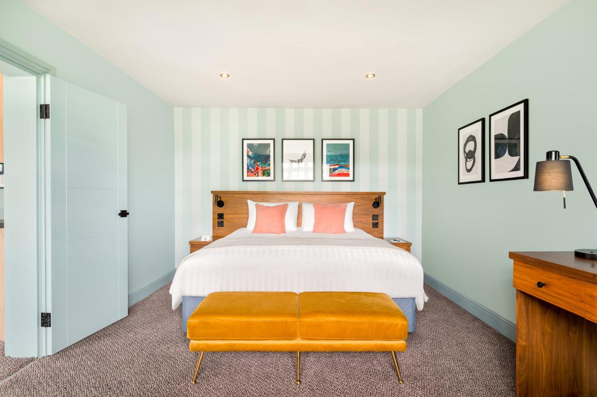 Voco Lythe Hill Hotel & Spa By Ihg Haslemere Exteriör bild