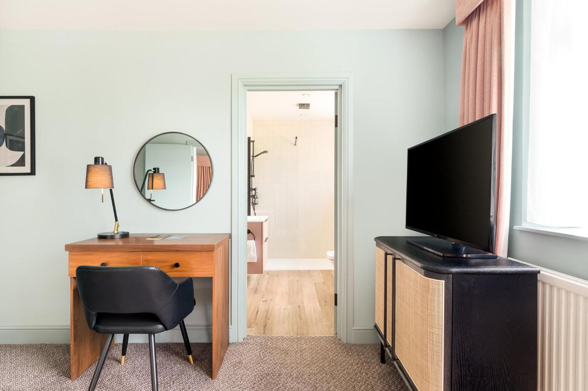 Voco Lythe Hill Hotel & Spa By Ihg Haslemere Exteriör bild