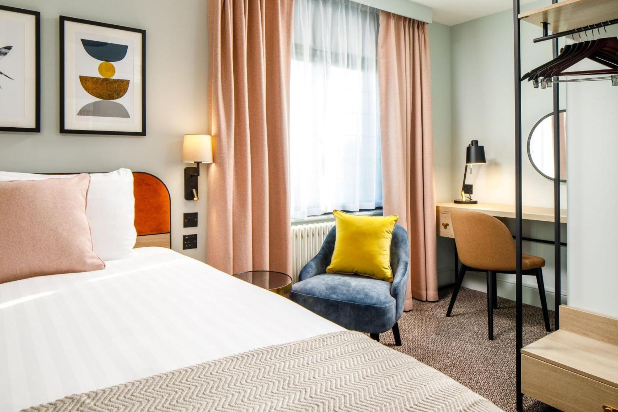 Voco Lythe Hill Hotel & Spa By Ihg Haslemere Exteriör bild