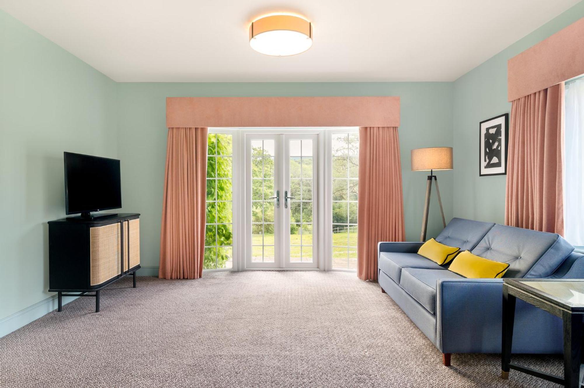Voco Lythe Hill Hotel & Spa By Ihg Haslemere Exteriör bild