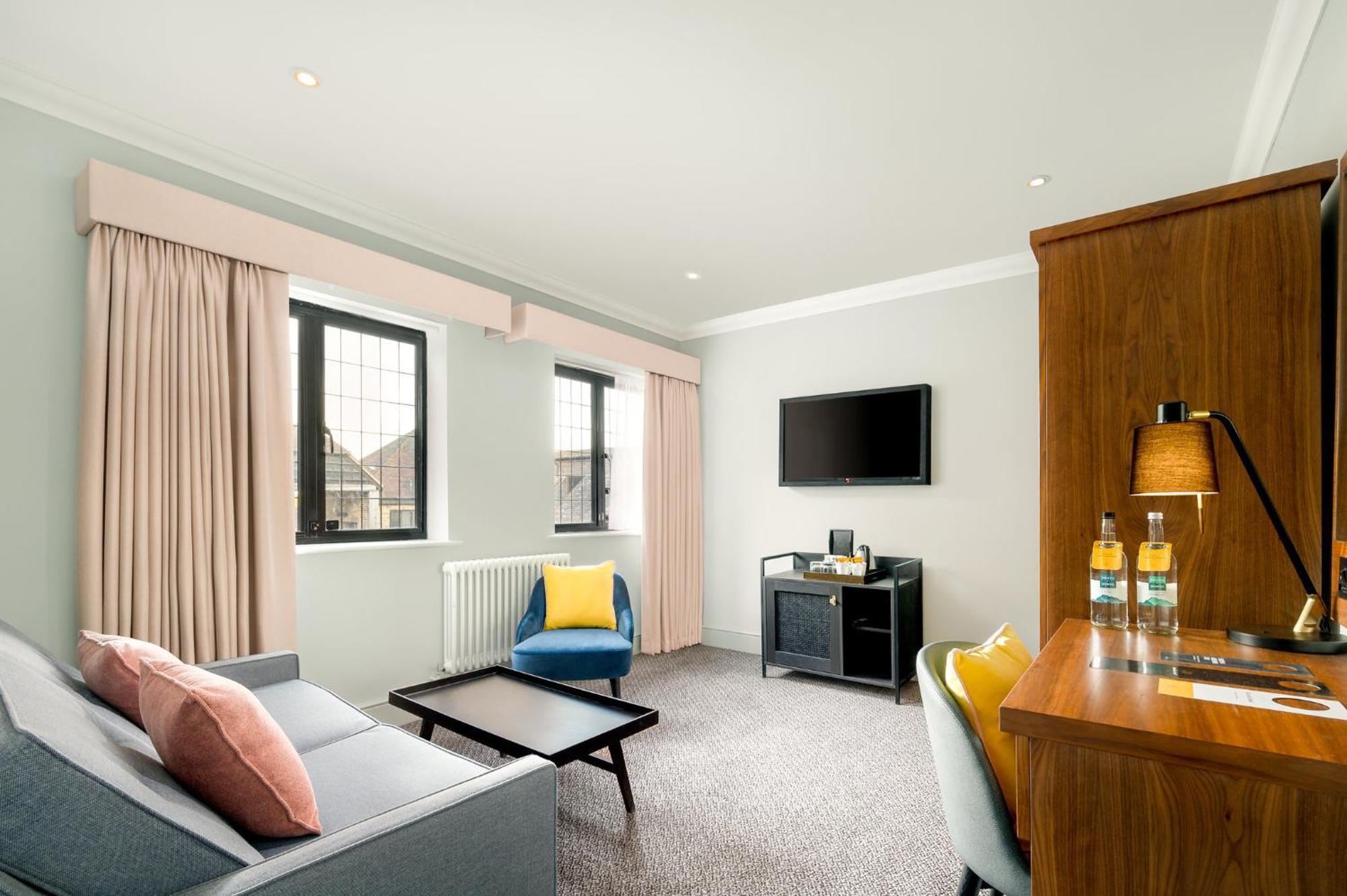Voco Lythe Hill Hotel & Spa By Ihg Haslemere Exteriör bild