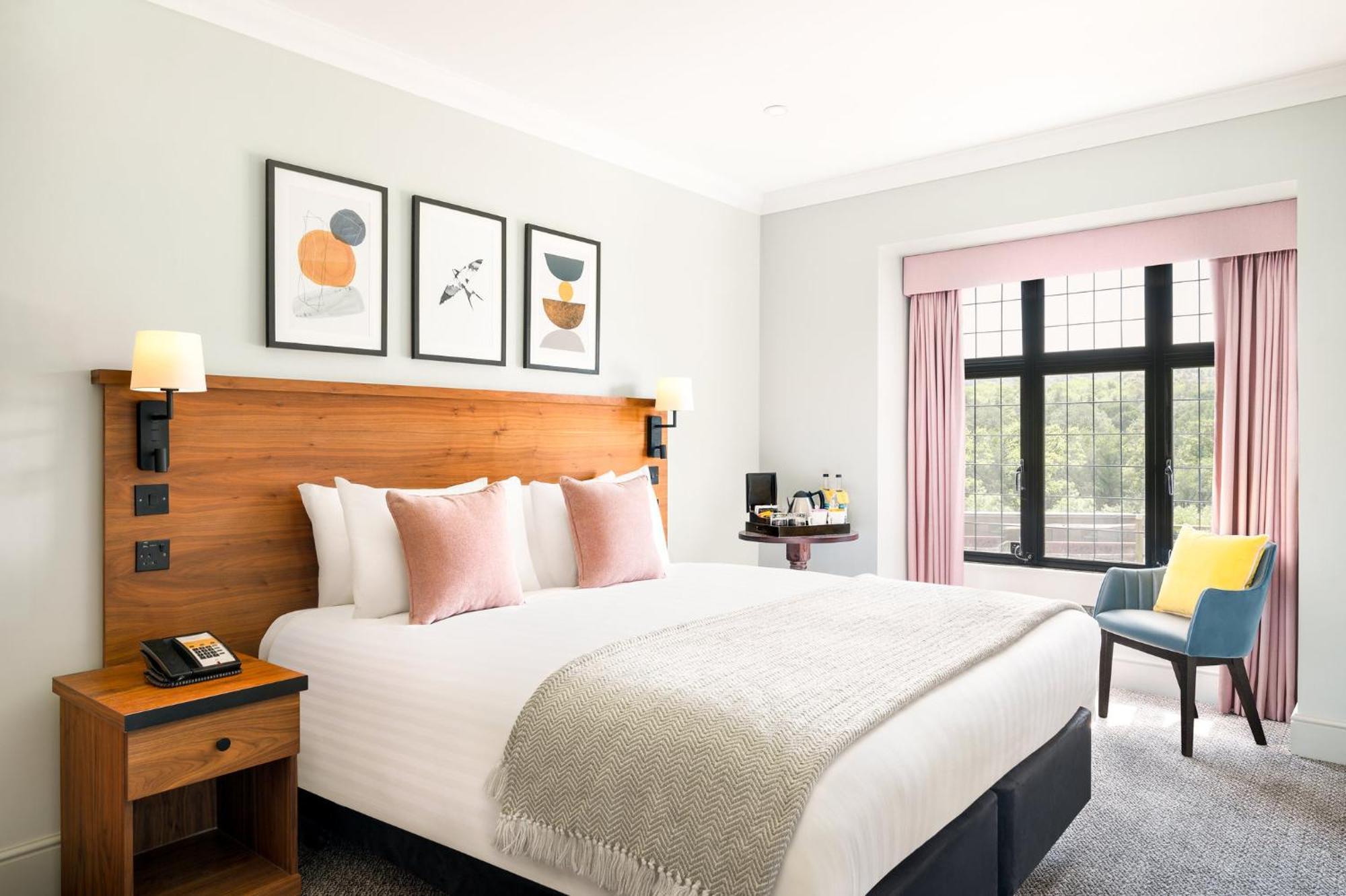 Voco Lythe Hill Hotel & Spa By Ihg Haslemere Exteriör bild
