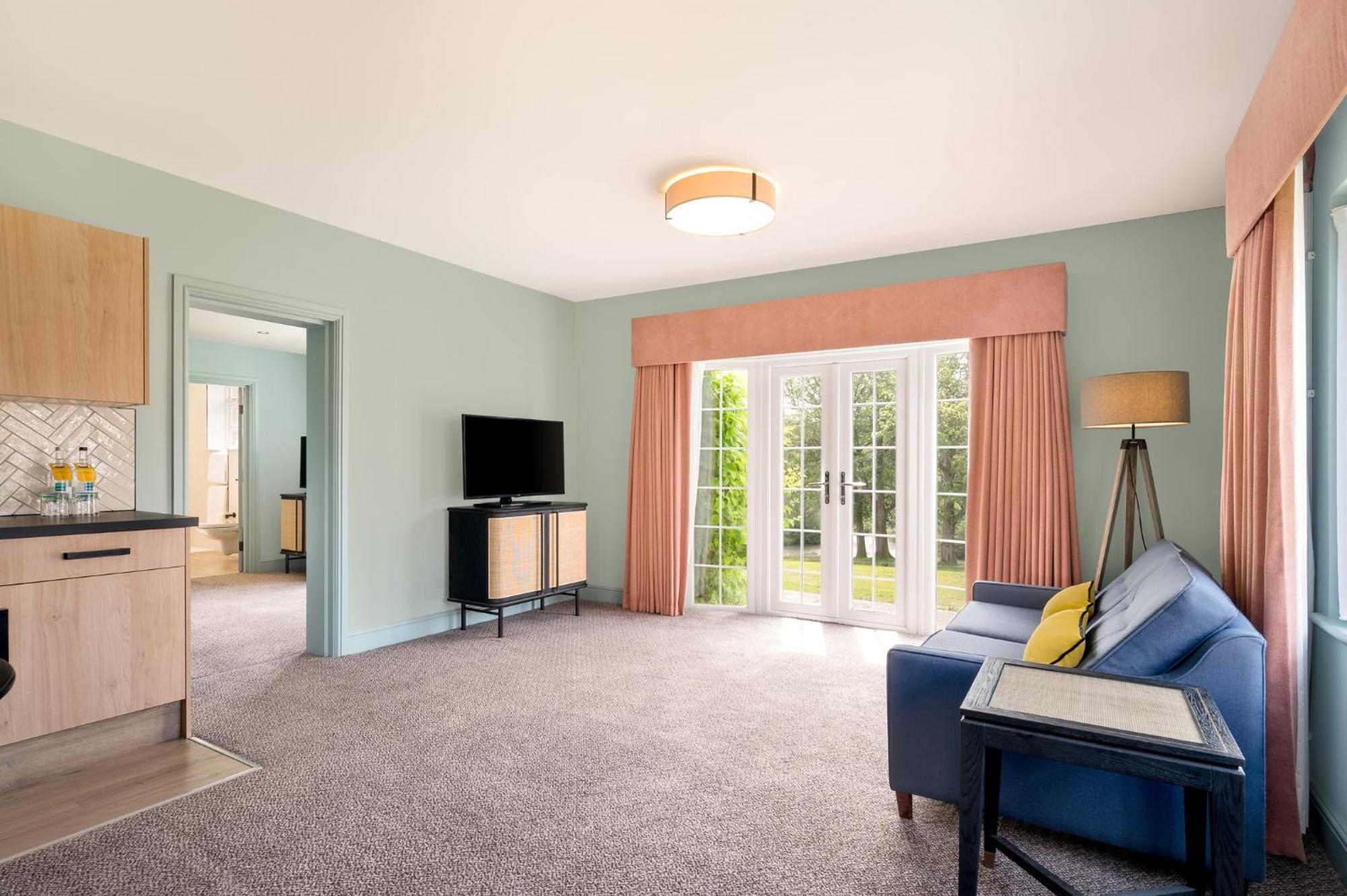 Voco Lythe Hill Hotel & Spa By Ihg Haslemere Exteriör bild